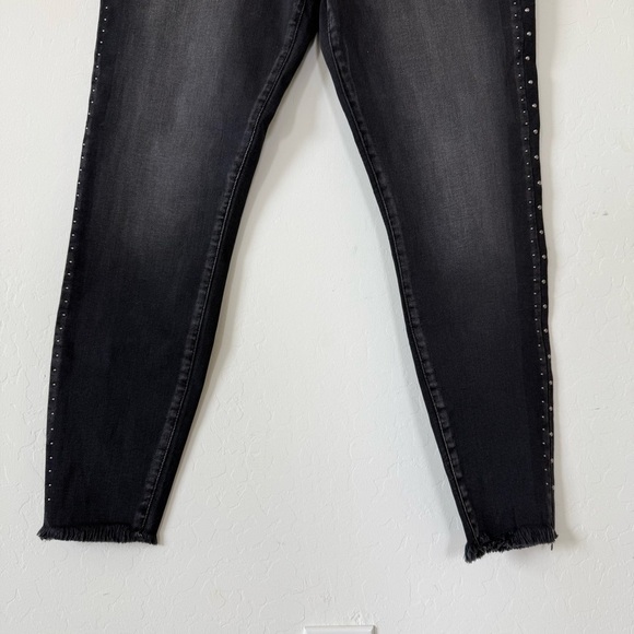 KanCan Hermione High Rise Studded Ankle Black Wash Frayed Hem Jeans Size 15/31 - Picture 3 of 9